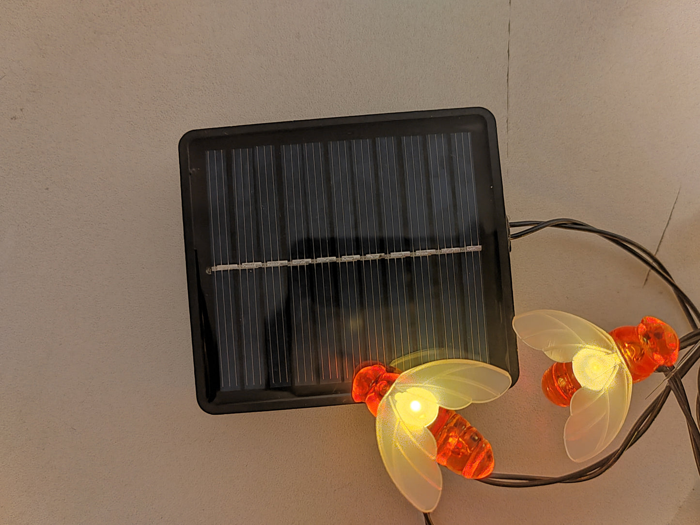 🌟Abejita navideña con panel - Fotos reales